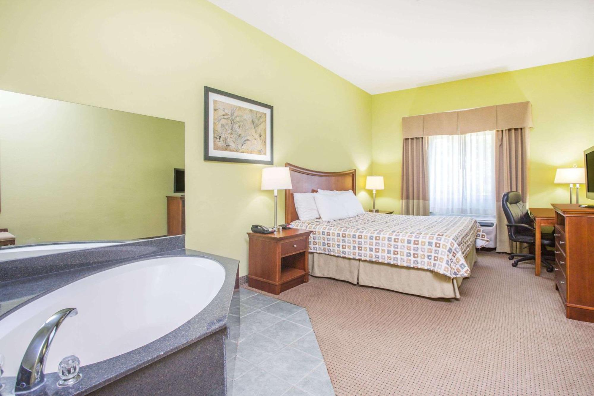Days Inn & Suites By Wyndham Swainsboro Kültér fotó